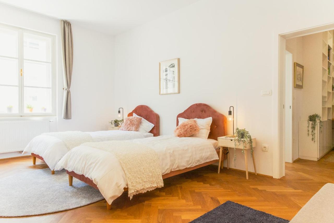 Location Centre In Historic Building With Free Garage Parking Ljubljana