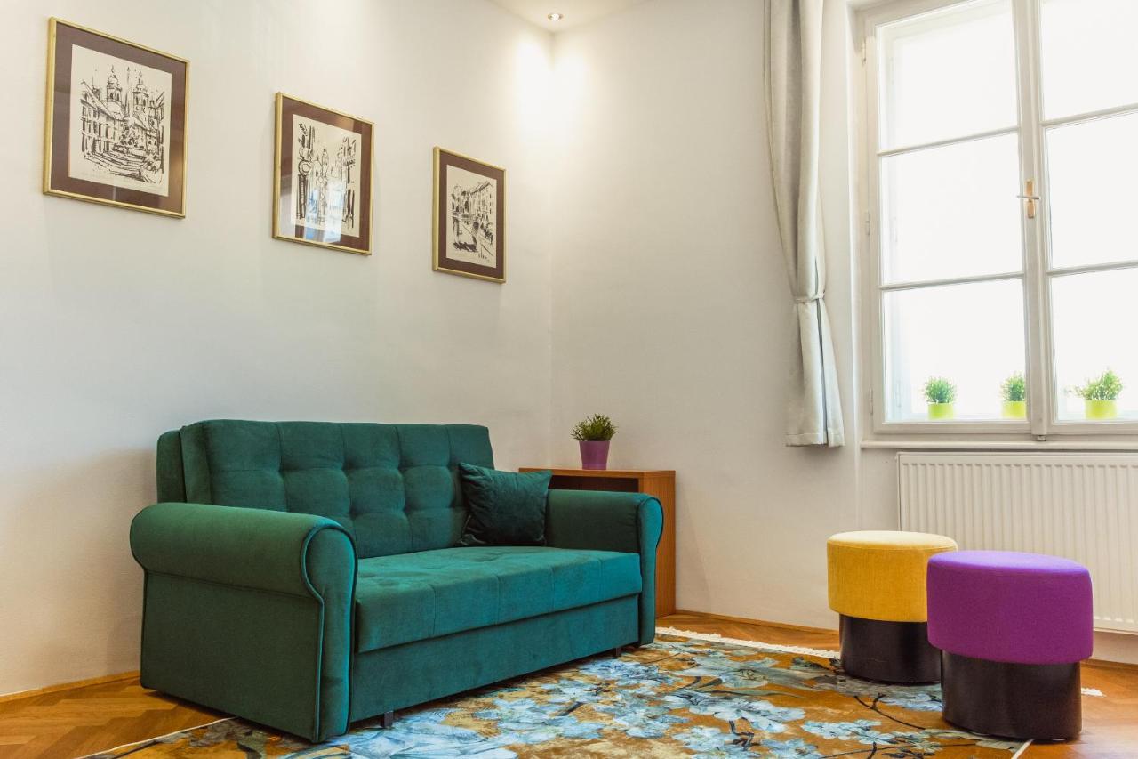 Location Centre In Historic Building With Free Garage Parking Appartement Ljubljana