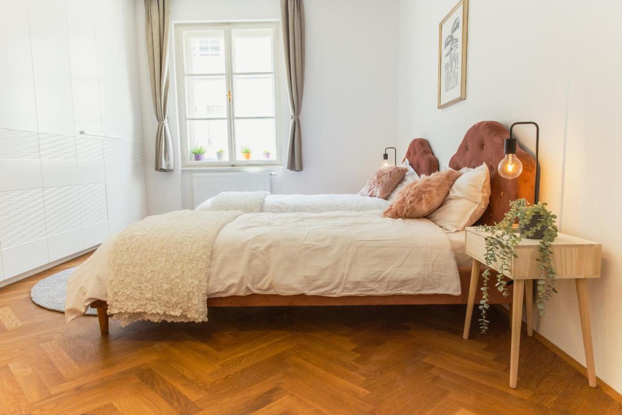 Appartement Location Centre In Historic Building With Free Garage Parking *