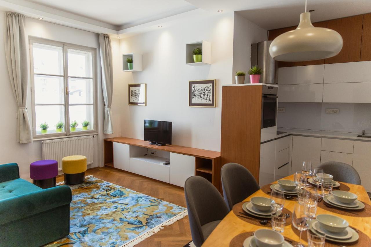 Location Centre In Historic Building With Free Garage Parking Appartement Ljubljana