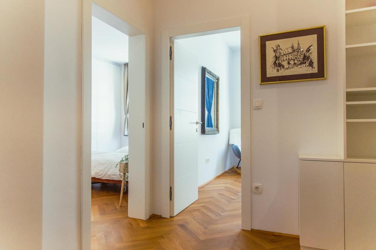 Appartement Location Centre In Historic Building With Free Garage Parking Ljubljana