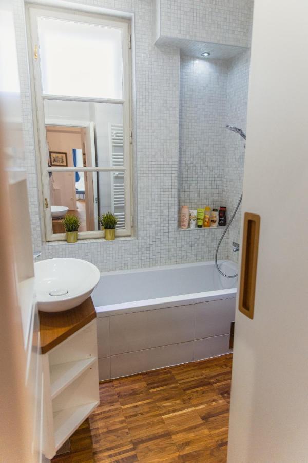 Appartement Location Centre In Historic Building With Free Garage Parking